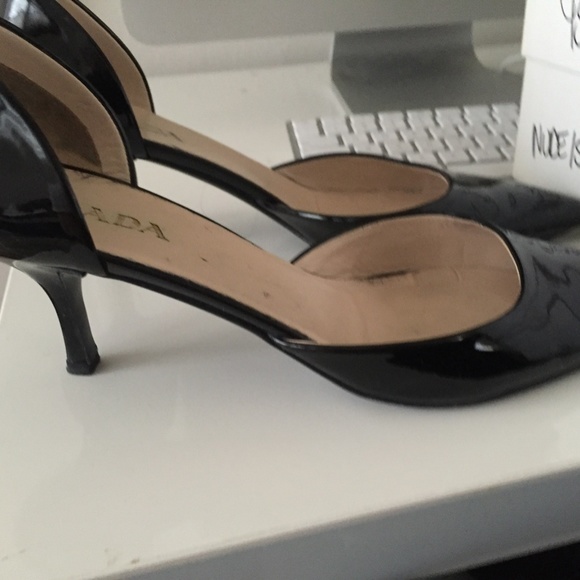 Prada classic black patent leather low heels - Picture 2 of 3